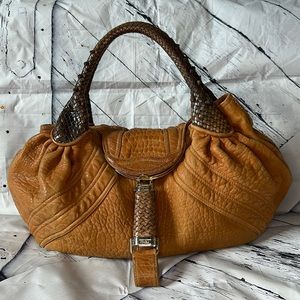 VINTAGE FENDI ZUCCA SPY BAG CARAMEL HONEY PATINA NAPPA LEATHER LARGE 18” PURSE